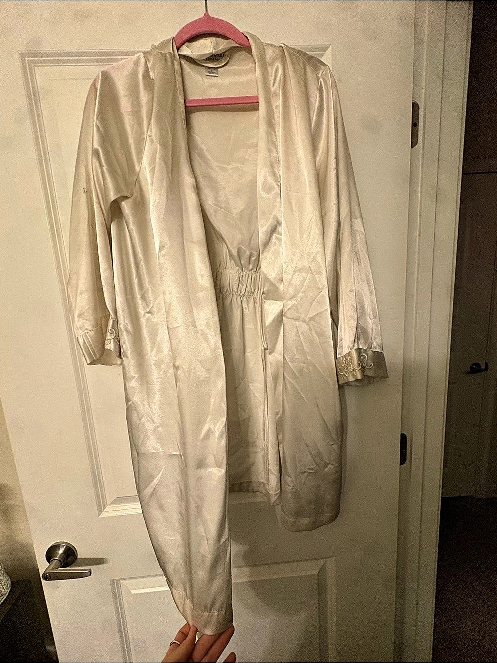 Morgan Taylor Embroidered Satin Robe in Cream Like New